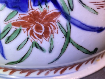 Une jardini&egrave;re en porcelaine de Chine wucai, &eacute;poque Transition